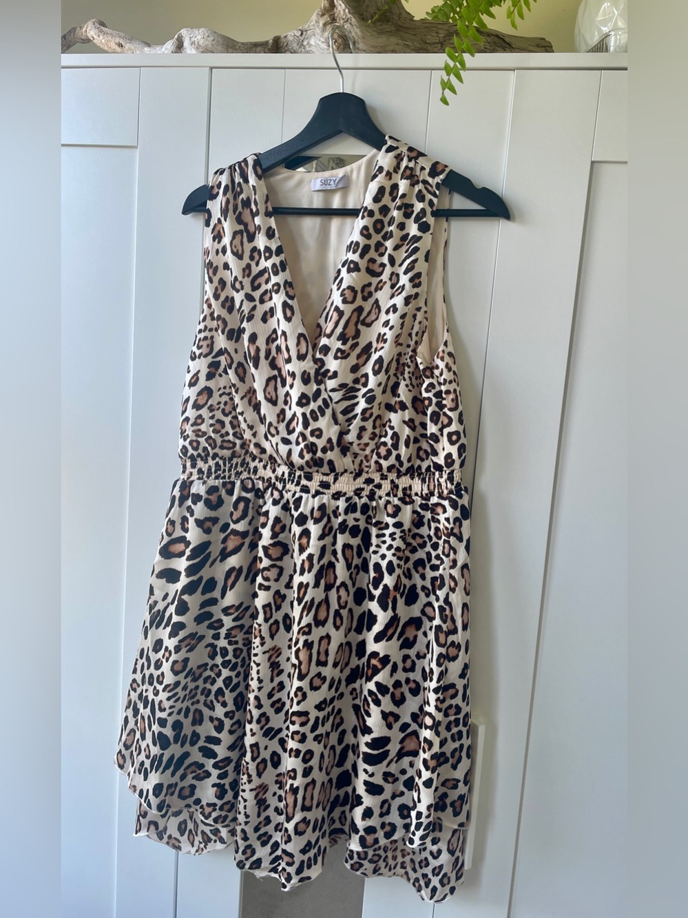 Suzy Shier Leopard Print Sleeveless V-Neck Midi Dress in Cream and Tan